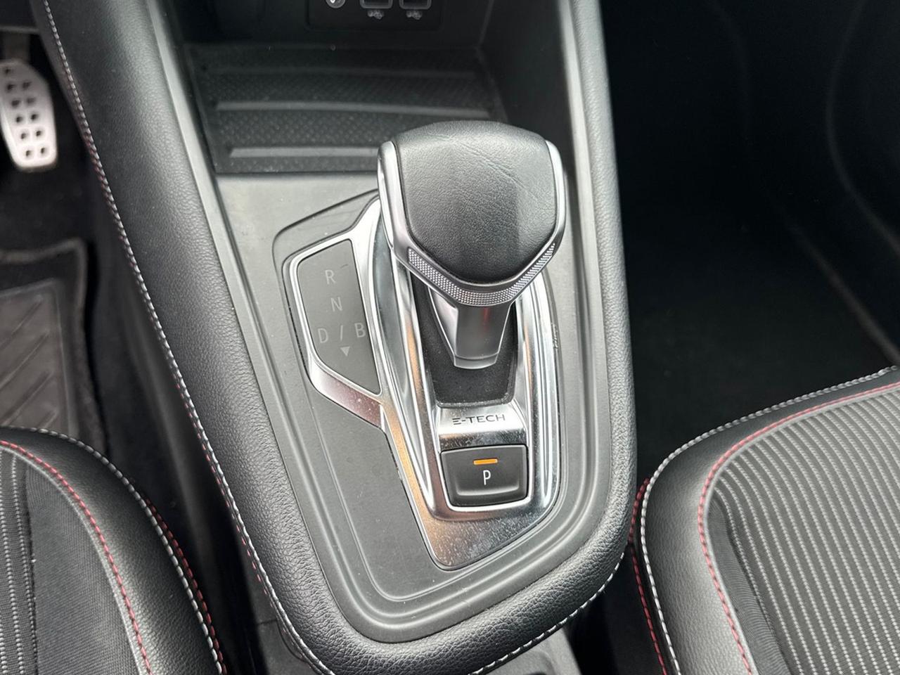 Renault Captur 1.6 e-tech hybrid rs line 145cv auto