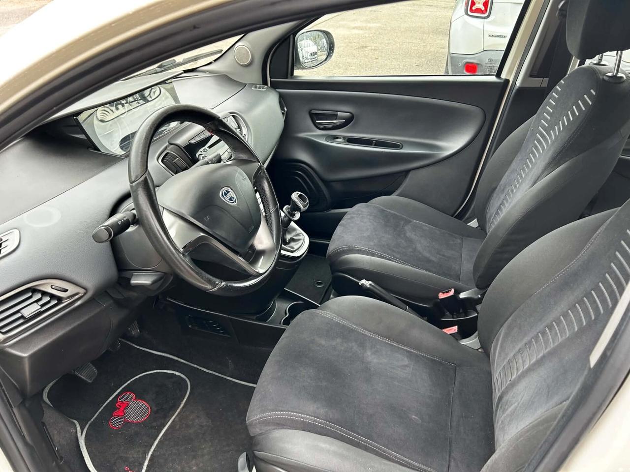 Lancia Ypsilon 1.2 69 CV 5 porte S&S Gold