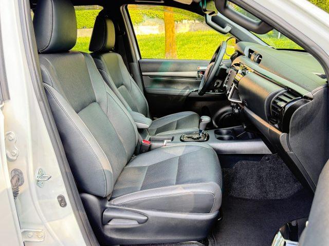 TOYOTA Hilux 2.8 D A/T 4WD Double Cab Invincible IVA ESPOSTA