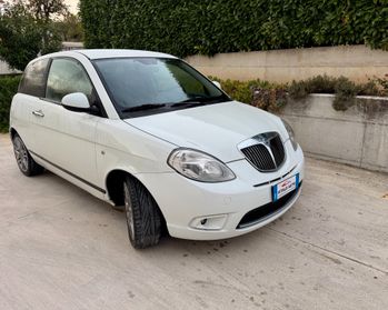 Lancia Ypsilon 1.3 MJT 75 CV Momo Design E4