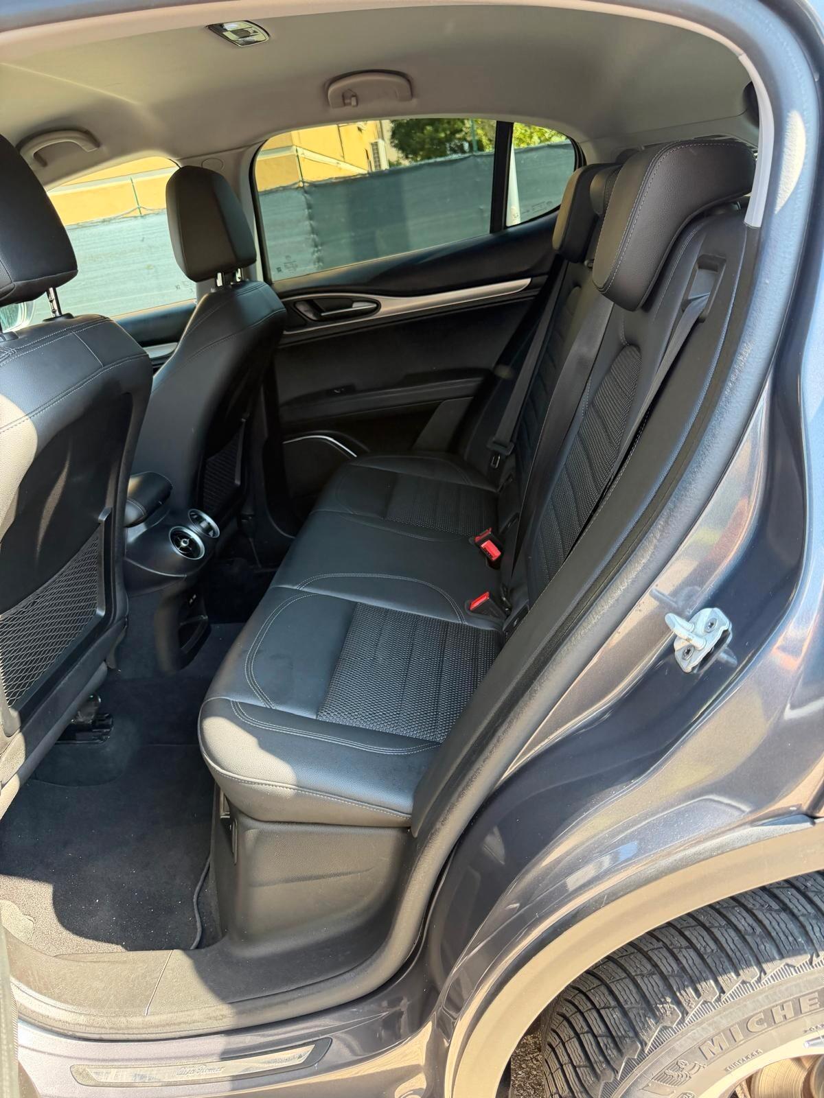 Alfa Romeo Stelvio 2.2 - PELLE - NAV. - 12 MESI DI GARANZIA -