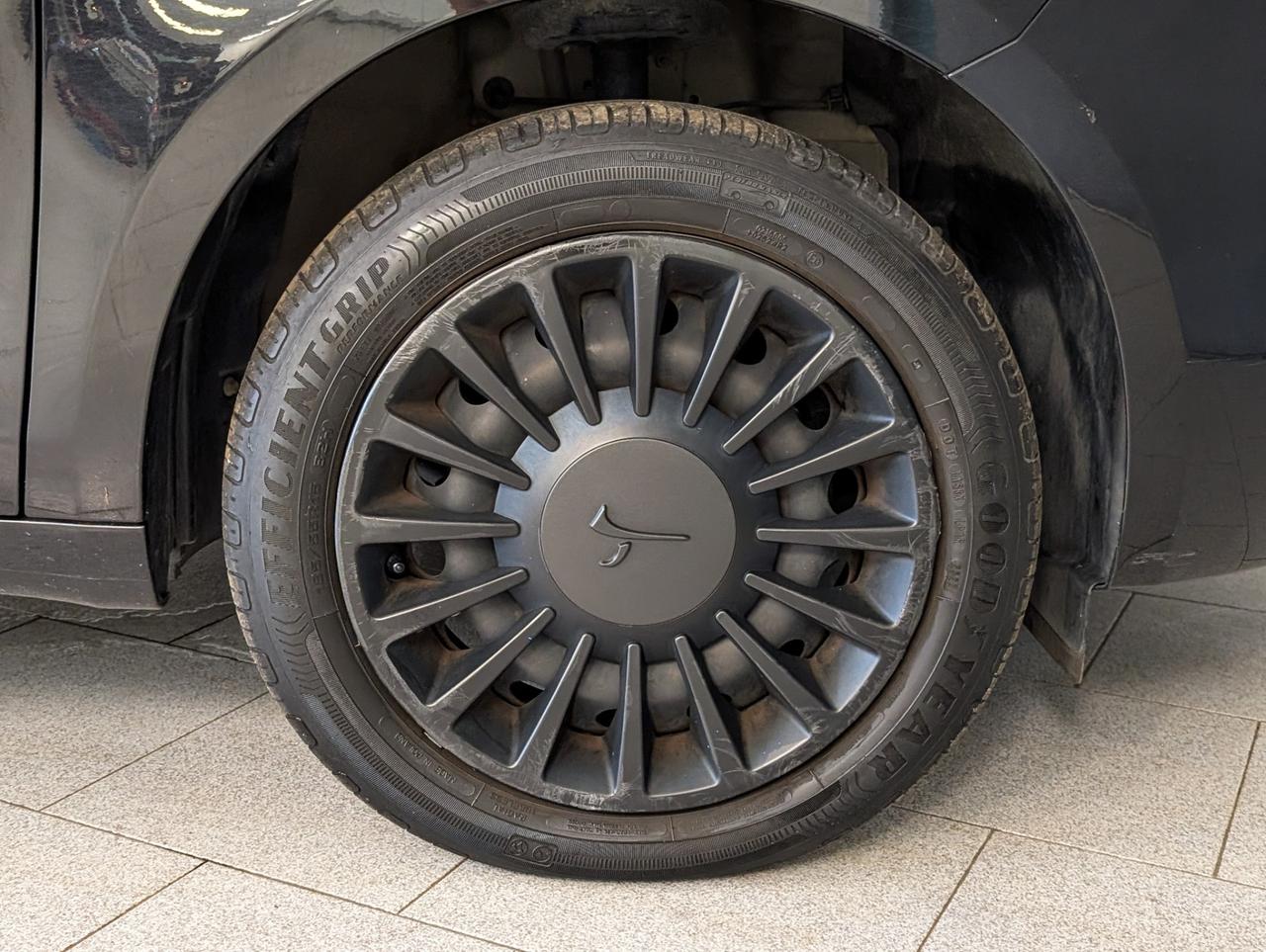 Lancia Ypsilon 1.0 Hybrid 70cv Silver