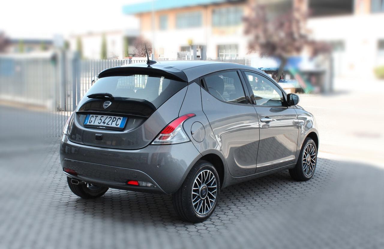 Lancia Ypsilon 1.0 FireFly 5 porte S&S Hybrid Platino-OK NEOPATENTATI