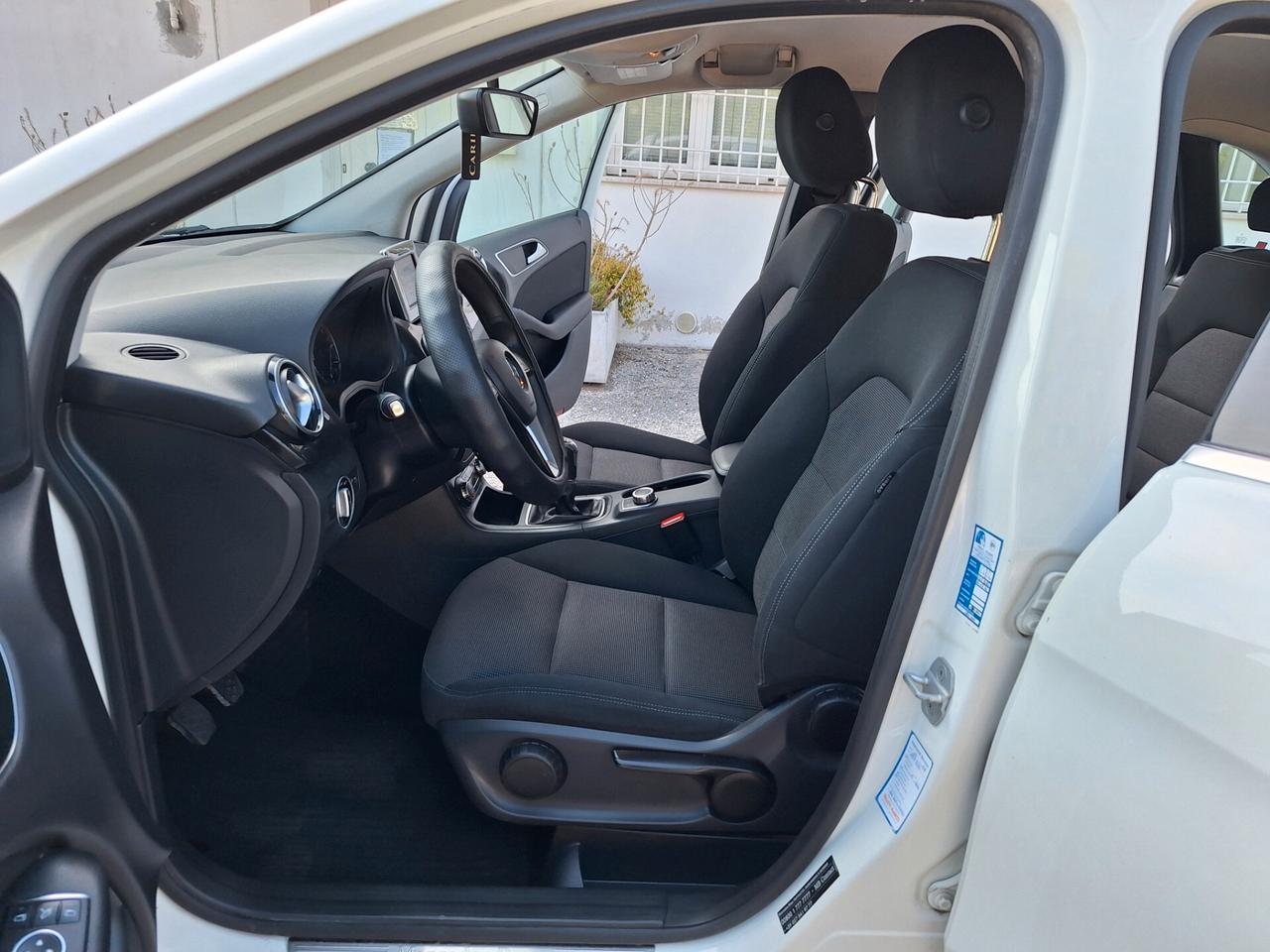 Mercedes-benz B 180 CDI BlueEFFICIENCY Executive NAVI TEL RETROCAMERA