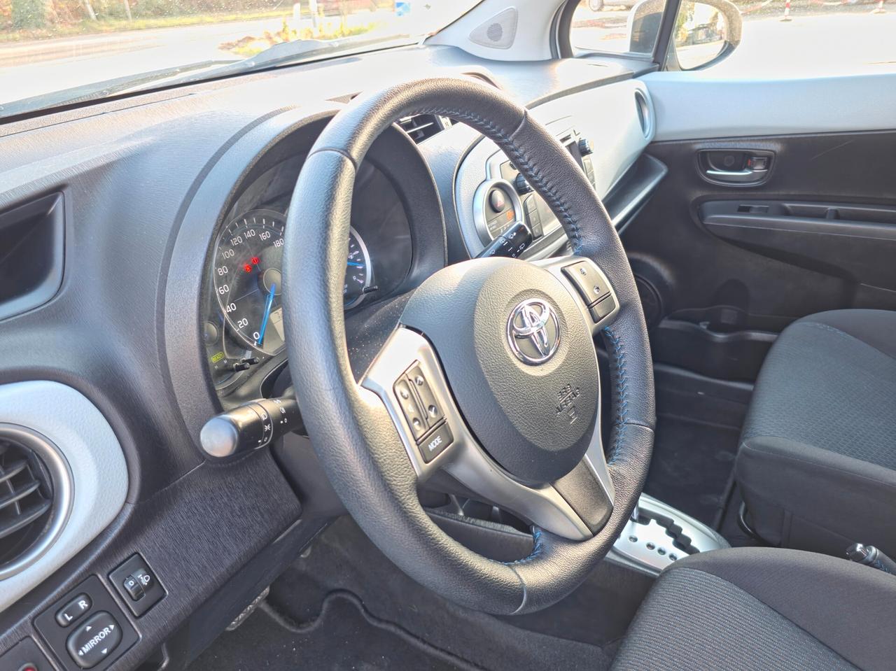 Toyota Yaris 1.5 Hybrid 5 porte Lounge 2014-E5B Automatico NEO