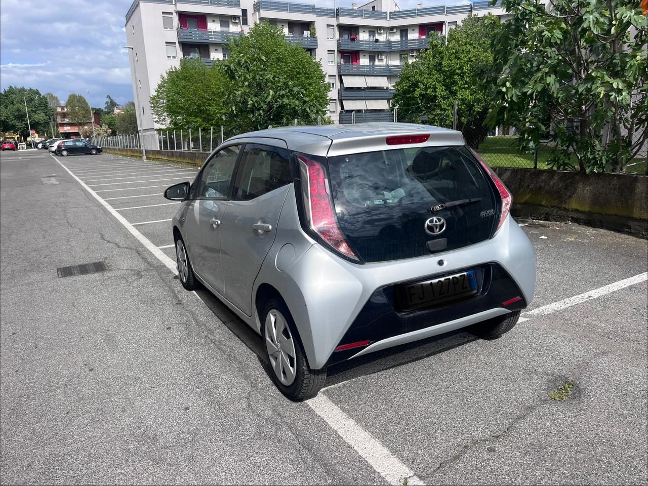 Toyota Aygo 1.0 VVT-i 69 CV 5 porte x-play TSS