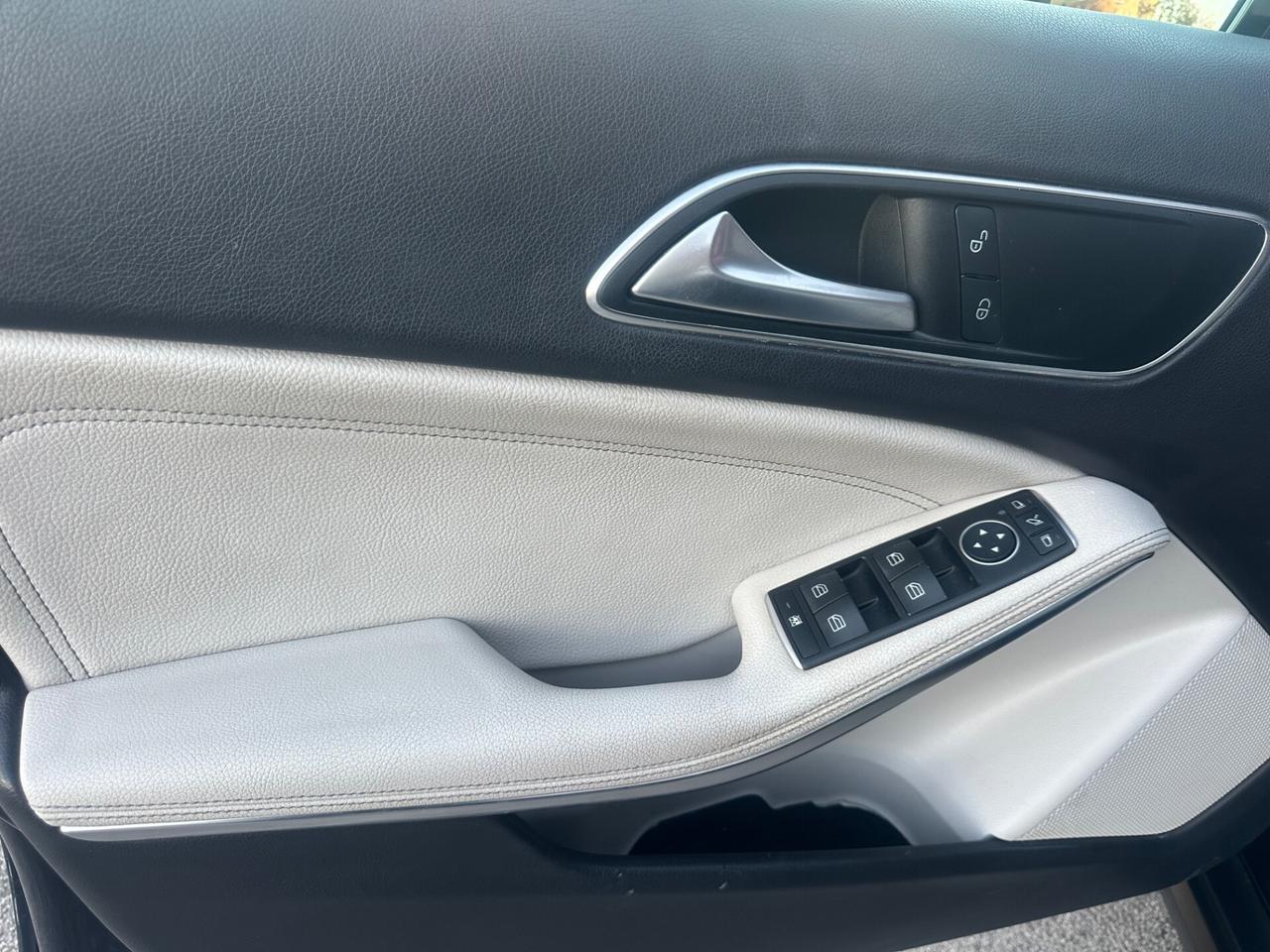 MERCEDES GLA 180 PREMIUM/AUT+TETTO+LED+NAVI+R.CAMERA