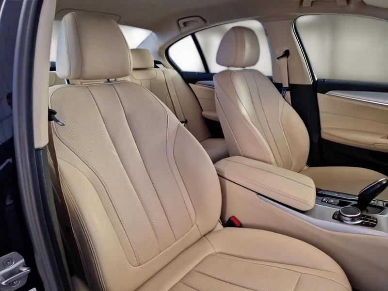 BMW 520 AUT BUSINESS MH48V 4 PORTE BERLINA