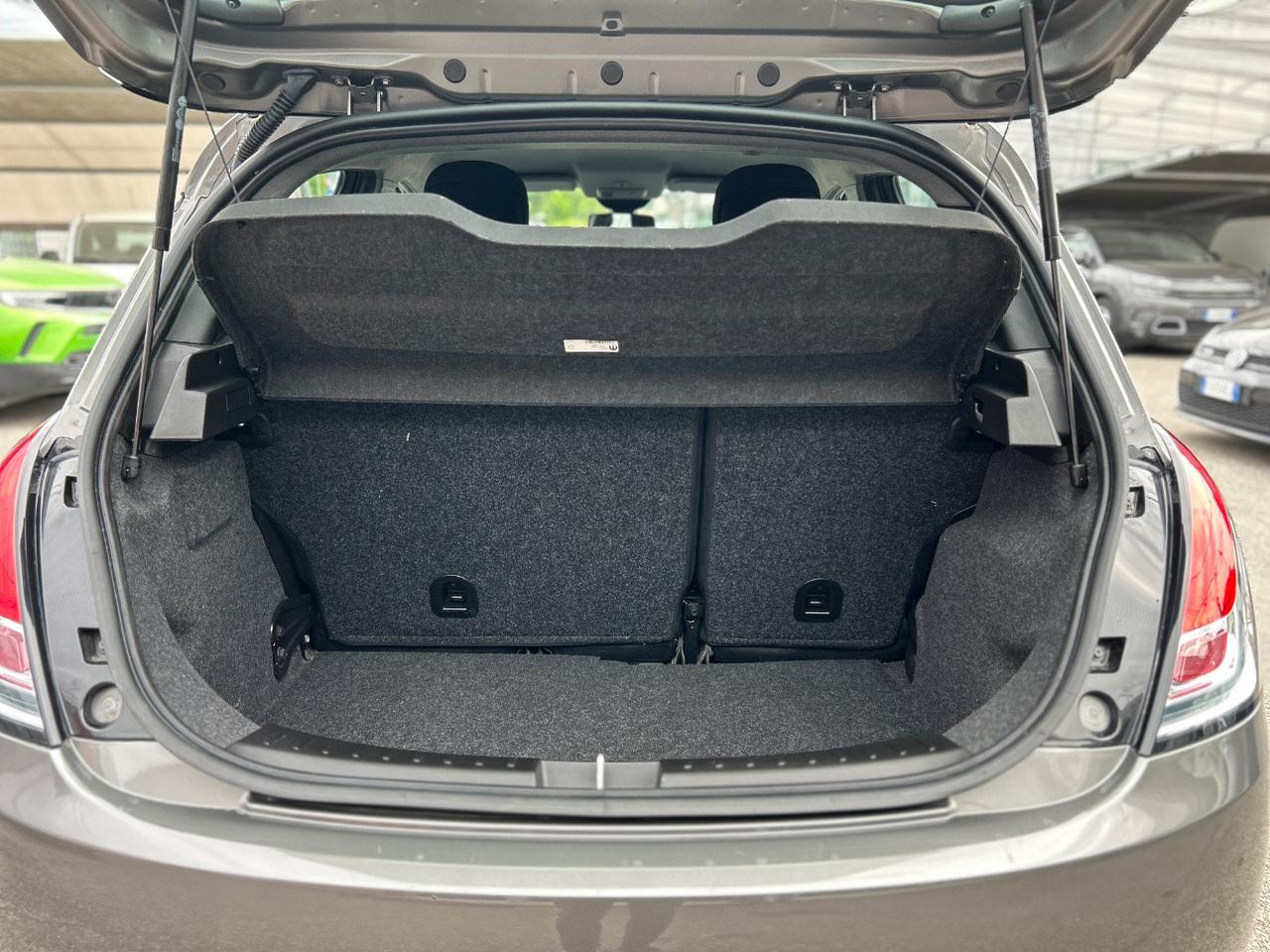 Lancia Ypsilon 1.0 firefly hybrid Silver Plus s&s 70cv