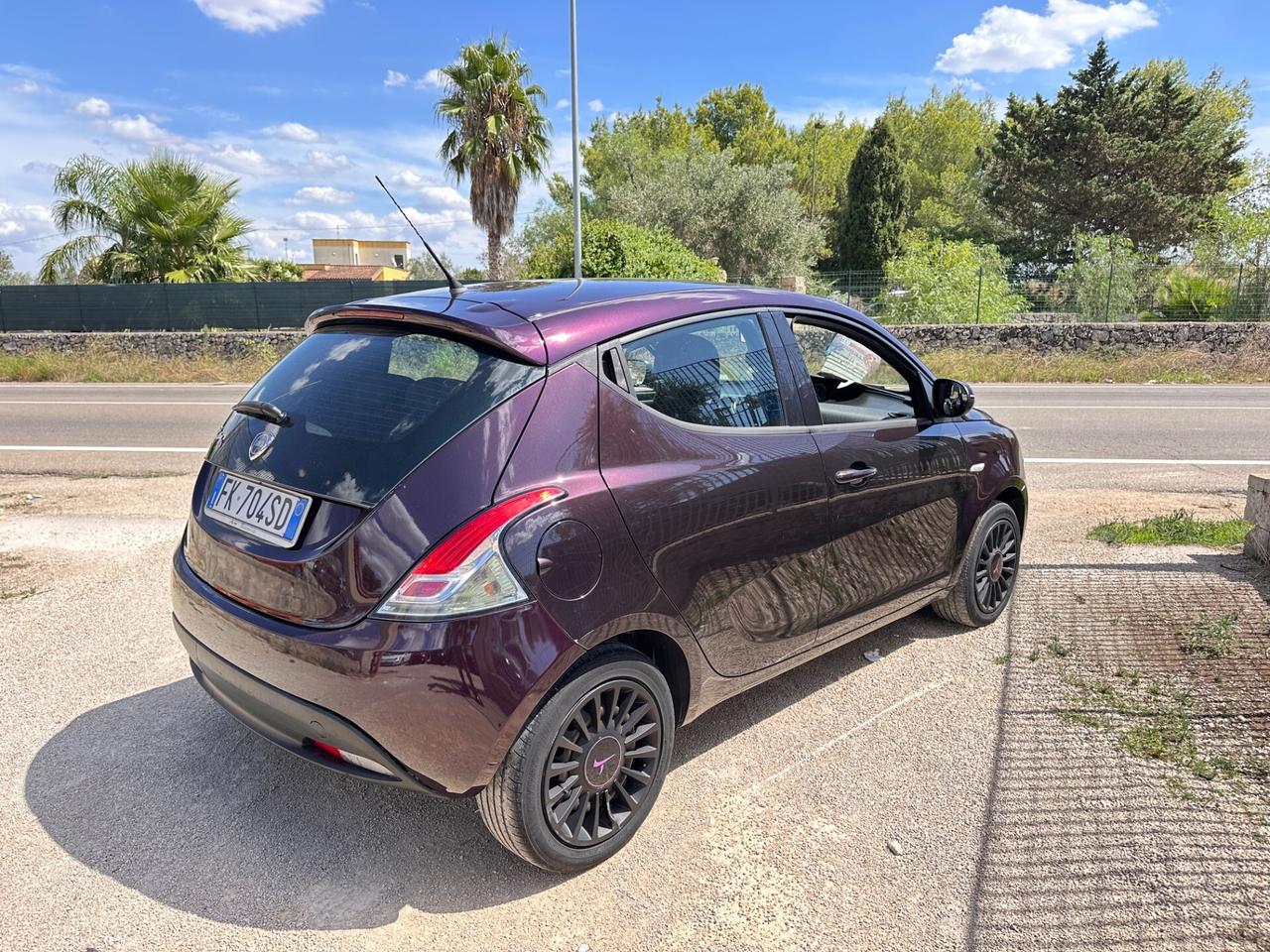 Lancia Ypsilon 1.3 95 cv elefantino viola-Mod.2014