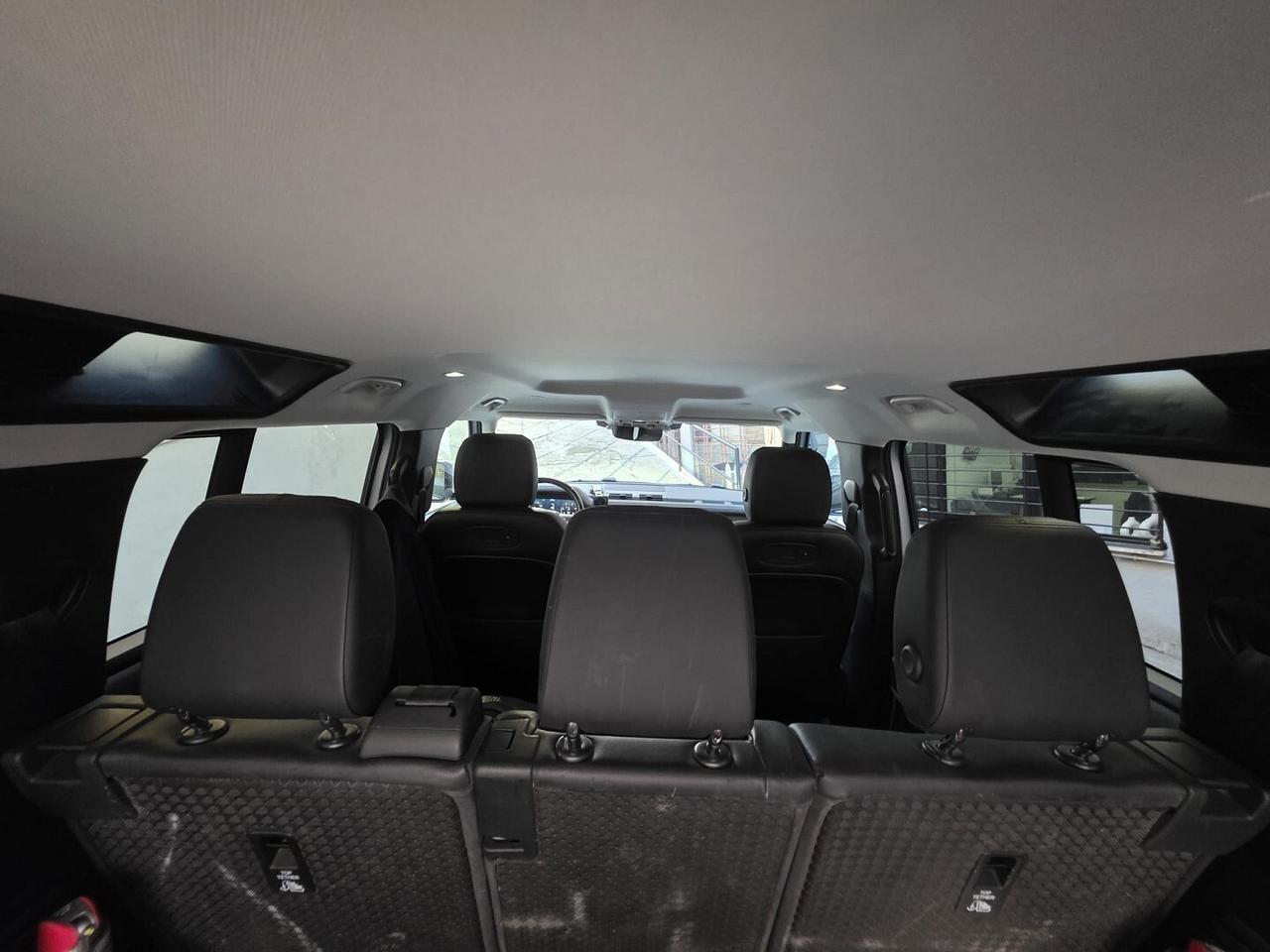 LAND ROVER DEFENDER 7 POSTI - 12 MESI DI GARANZIA