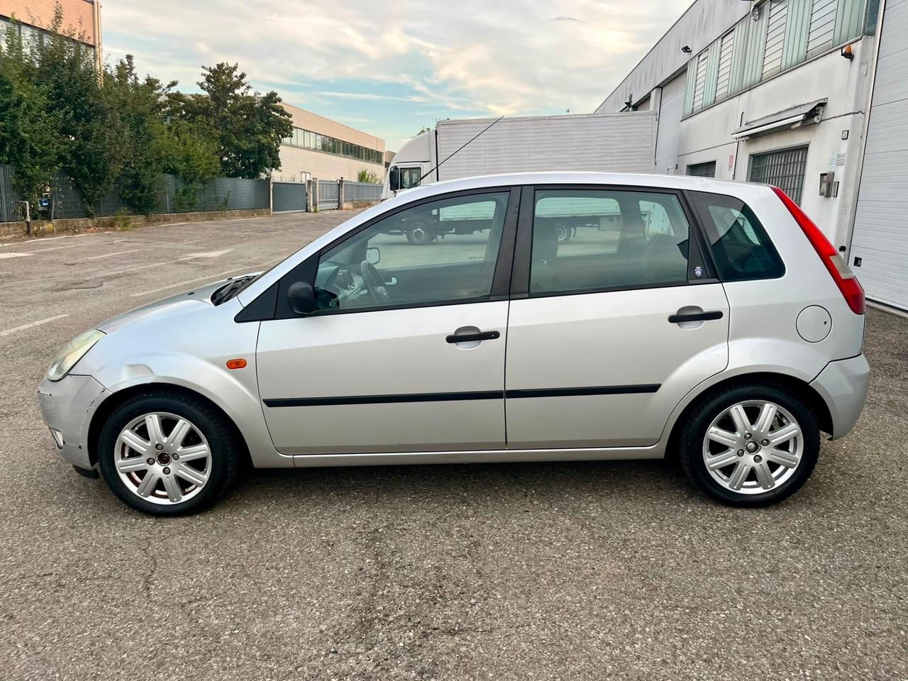 Ford Fiesta 1.2benz 2004 104.000km per neopatentati