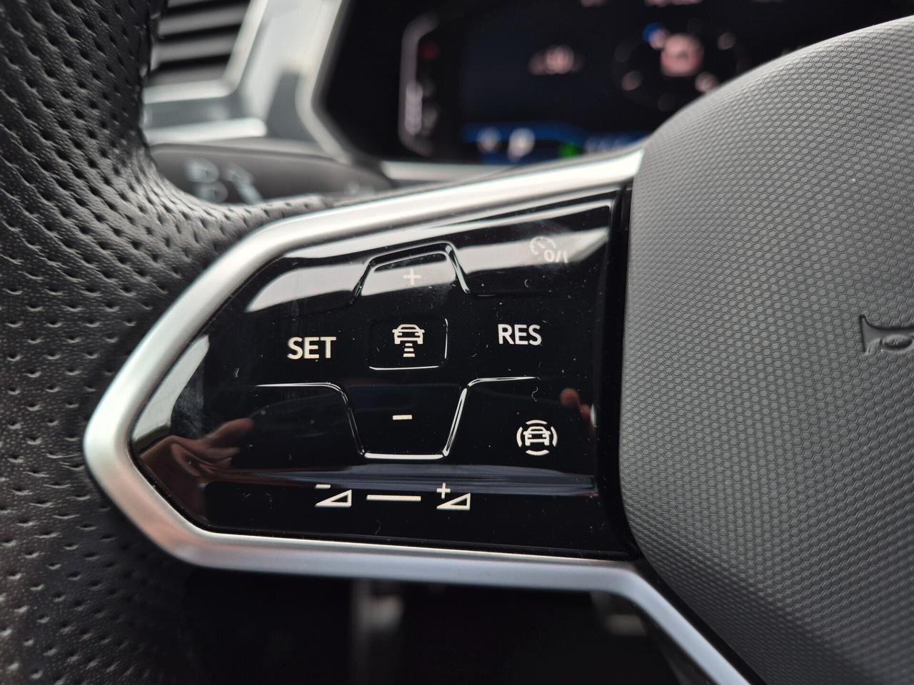 Volkswagen Tiguan 2.0 TDI 150 CV SCR DSG R-Line