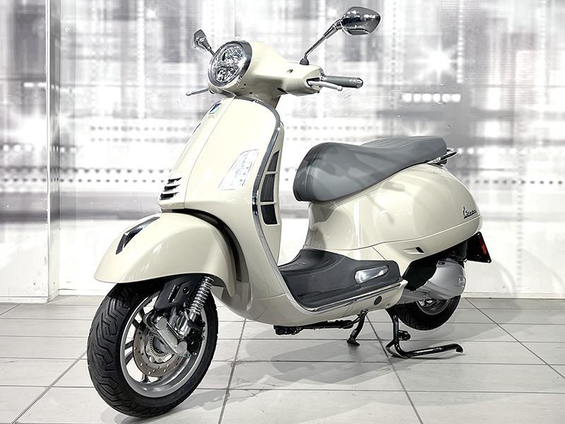 Piaggio Vespa GTS 300 HPE