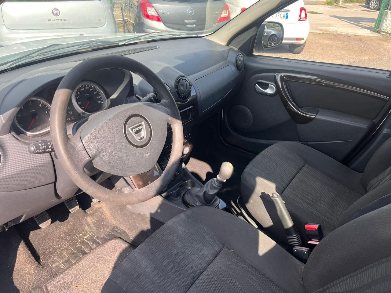 DACIA DUSTER 1.6 4X4 LAUREATE