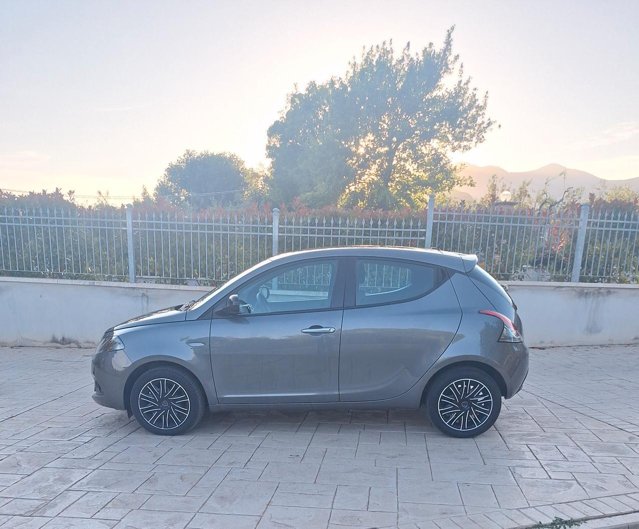 Lancia Ypsilon 1.0 FireFly 5 porte S&S Hybrid Silver Plus