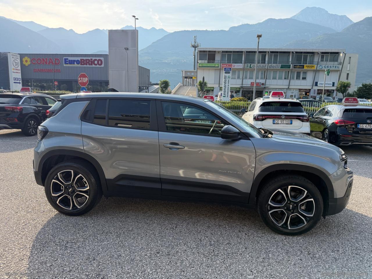 JEEP Avenger BEV Summit 420 156 CV CERCHI IN LEGA DA 18
