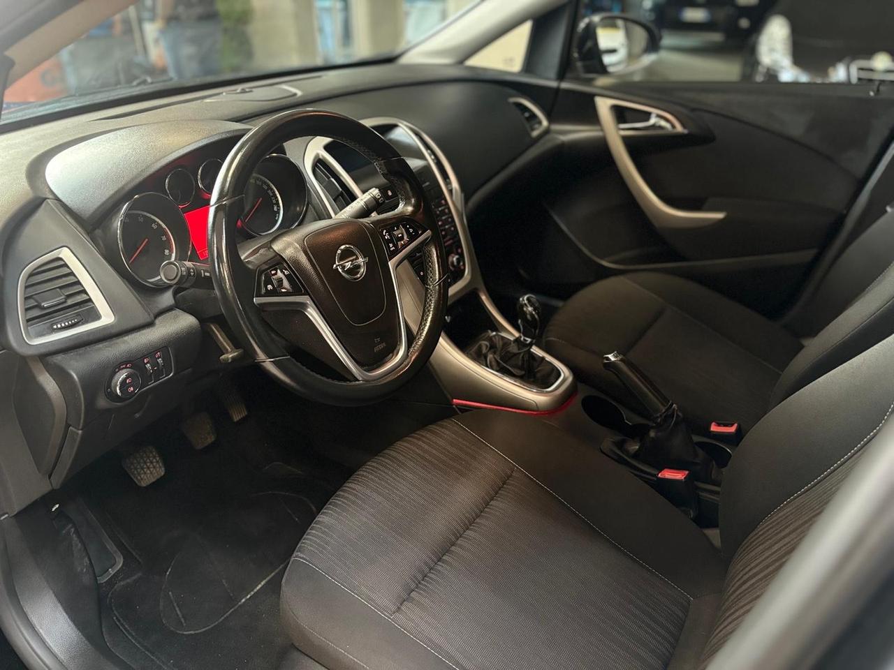 Opel Astra 1.4 100CV 5 porte Cosmo