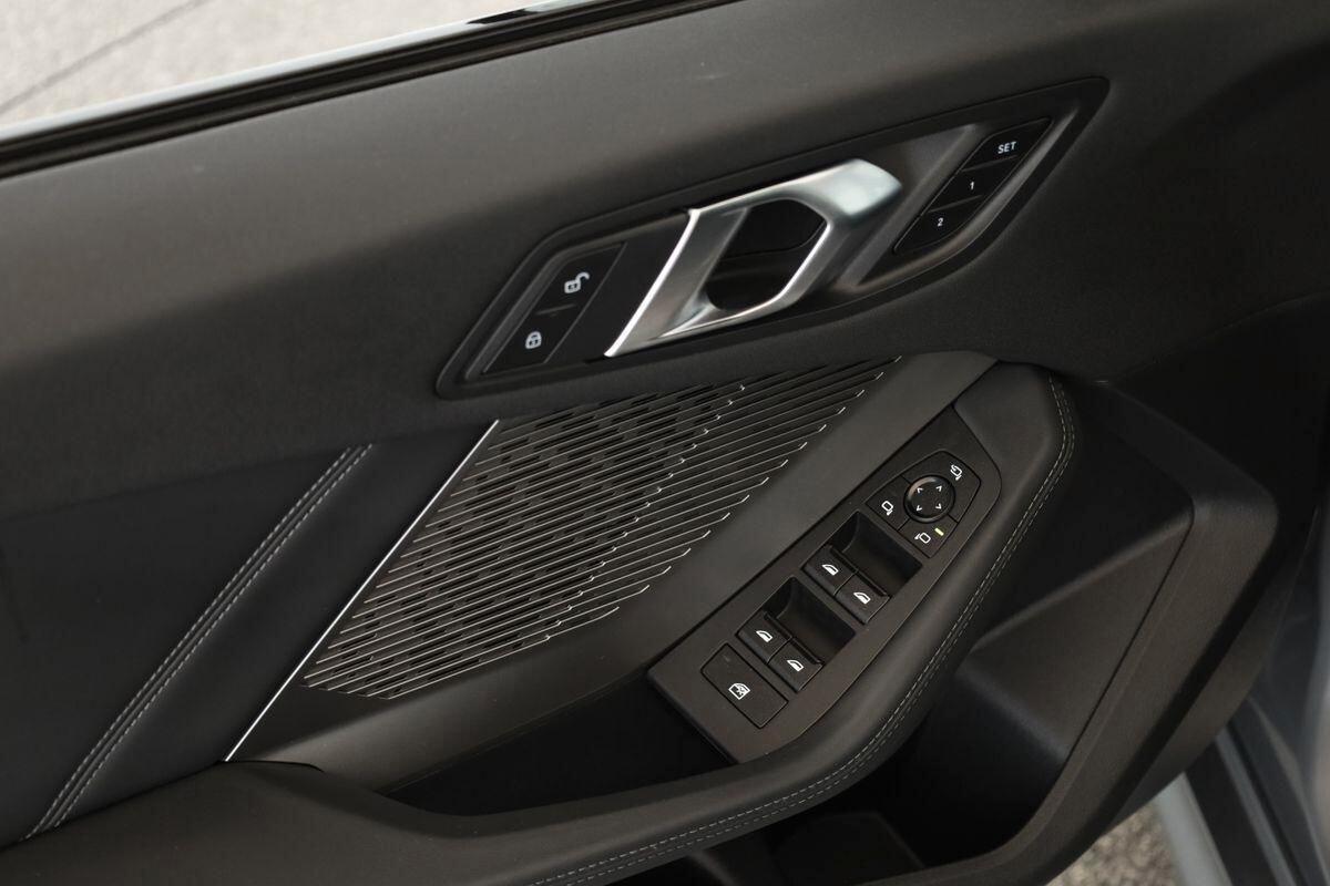 Bmw 118 BMW 118 d M SPORT MATRIX PANO KAMERA "19" CURVED