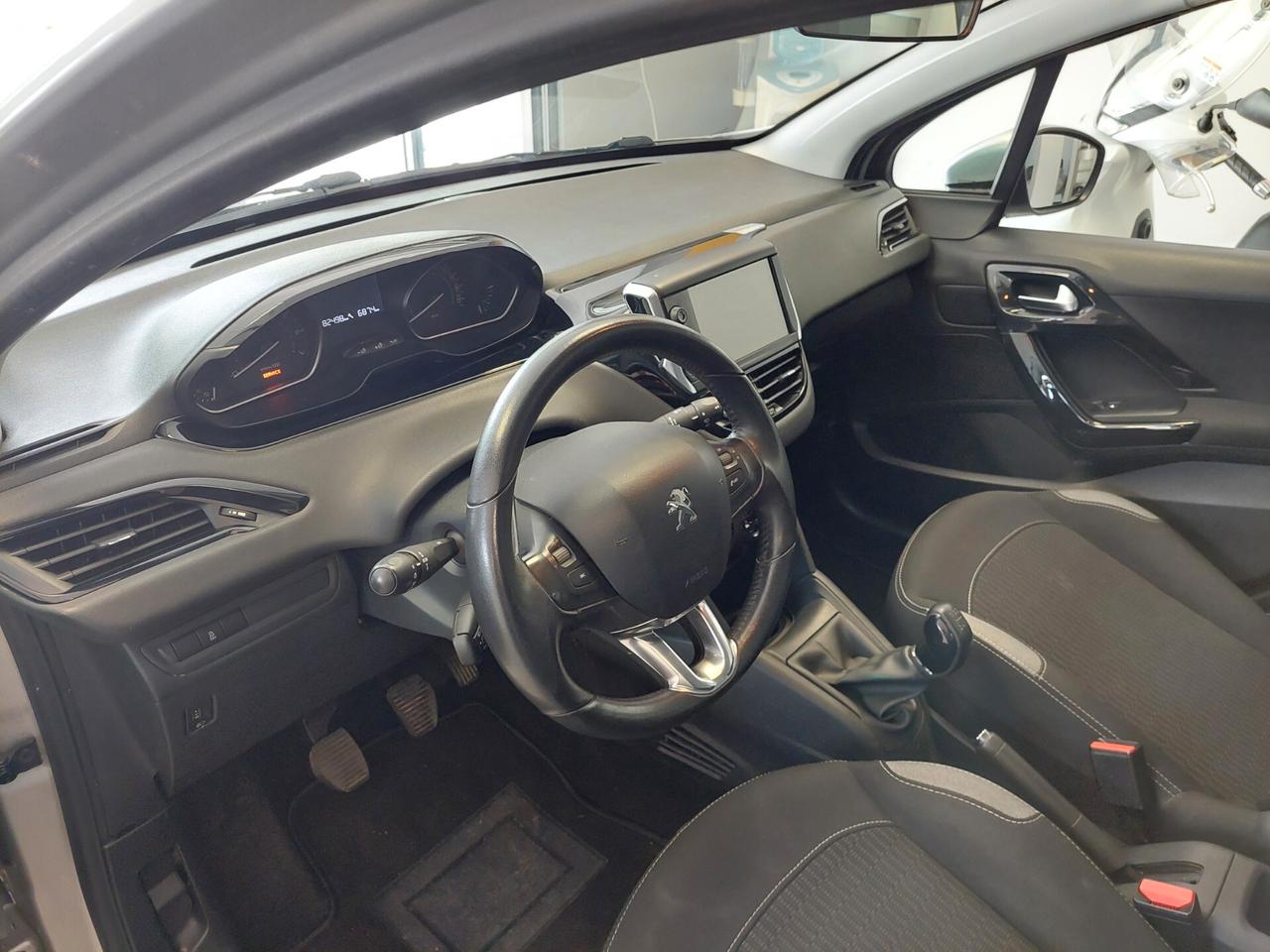 Peugeot 208 PureTech 82 5 porte Allure