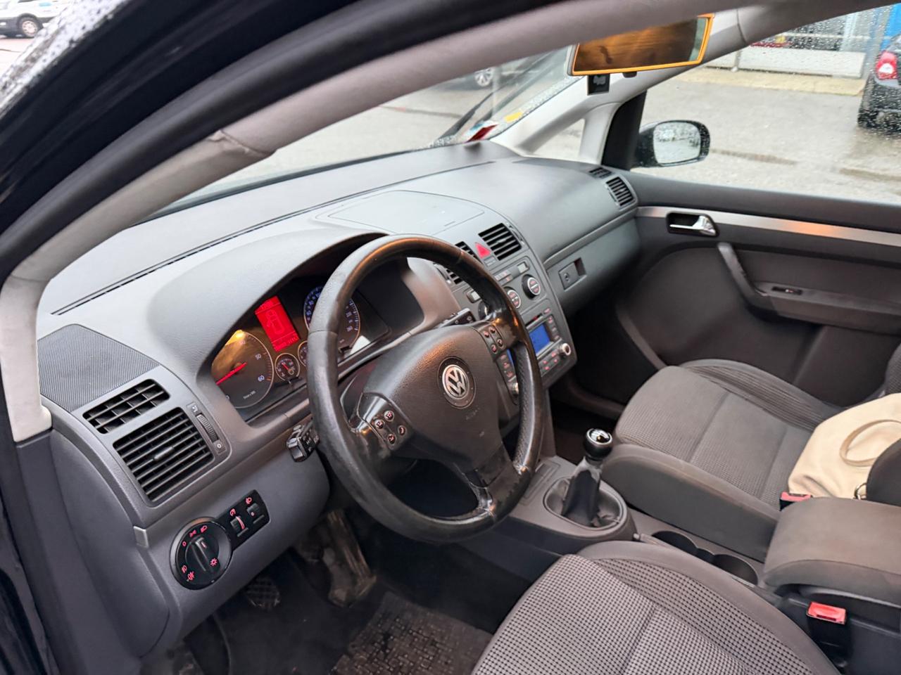 VW Touran 2.0 TDI 5-POSTI 6-MRCE FAMIGLIARE