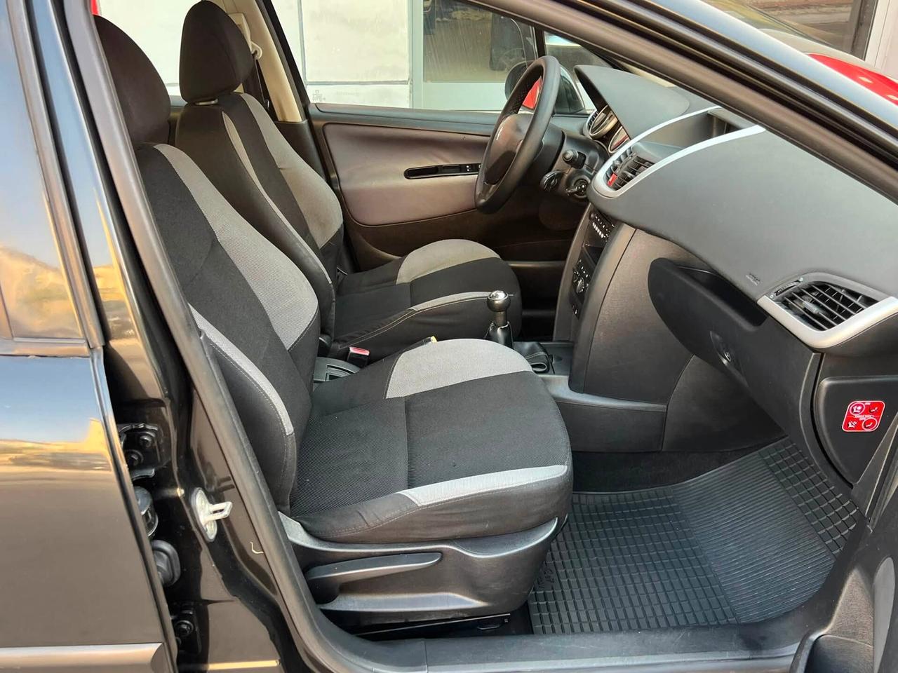 Peugeot 207 1.4 HDi 70CV 5p. ONE Line