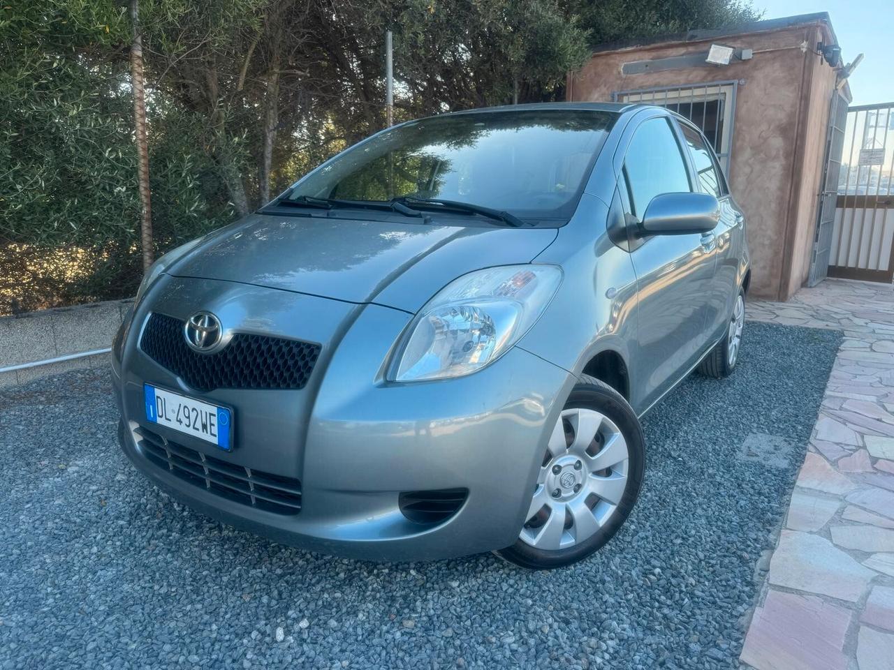 Toyota Yaris 1.0 5 porte