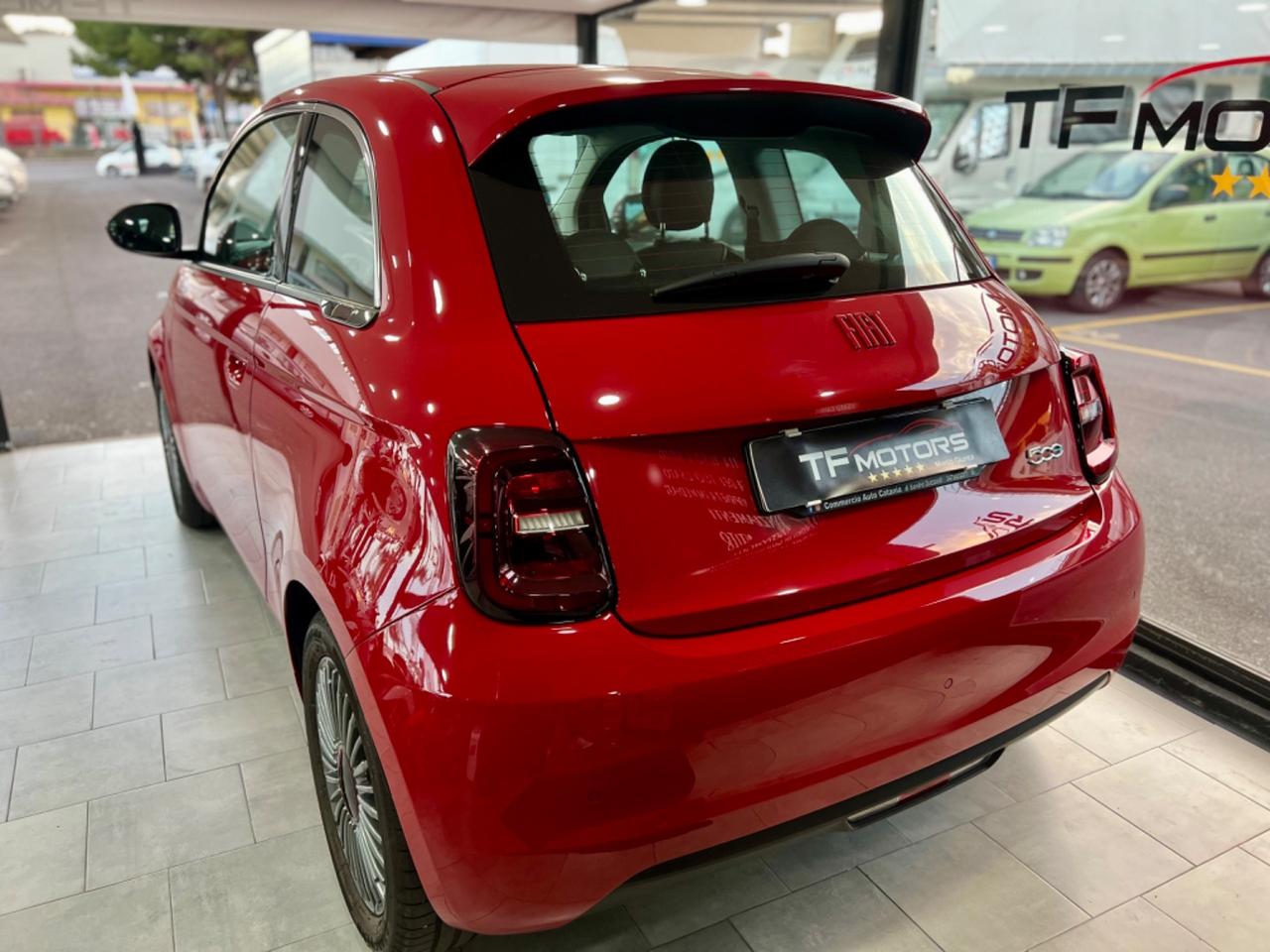 Fiat 500E elettrica “RED” SOLO 9.000 KM