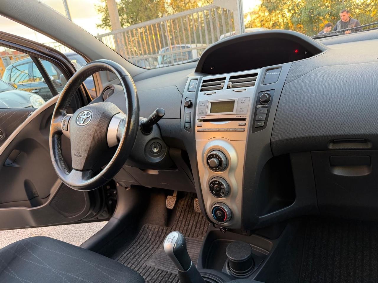 Toyota Yaris 1.0 5 porte Sol