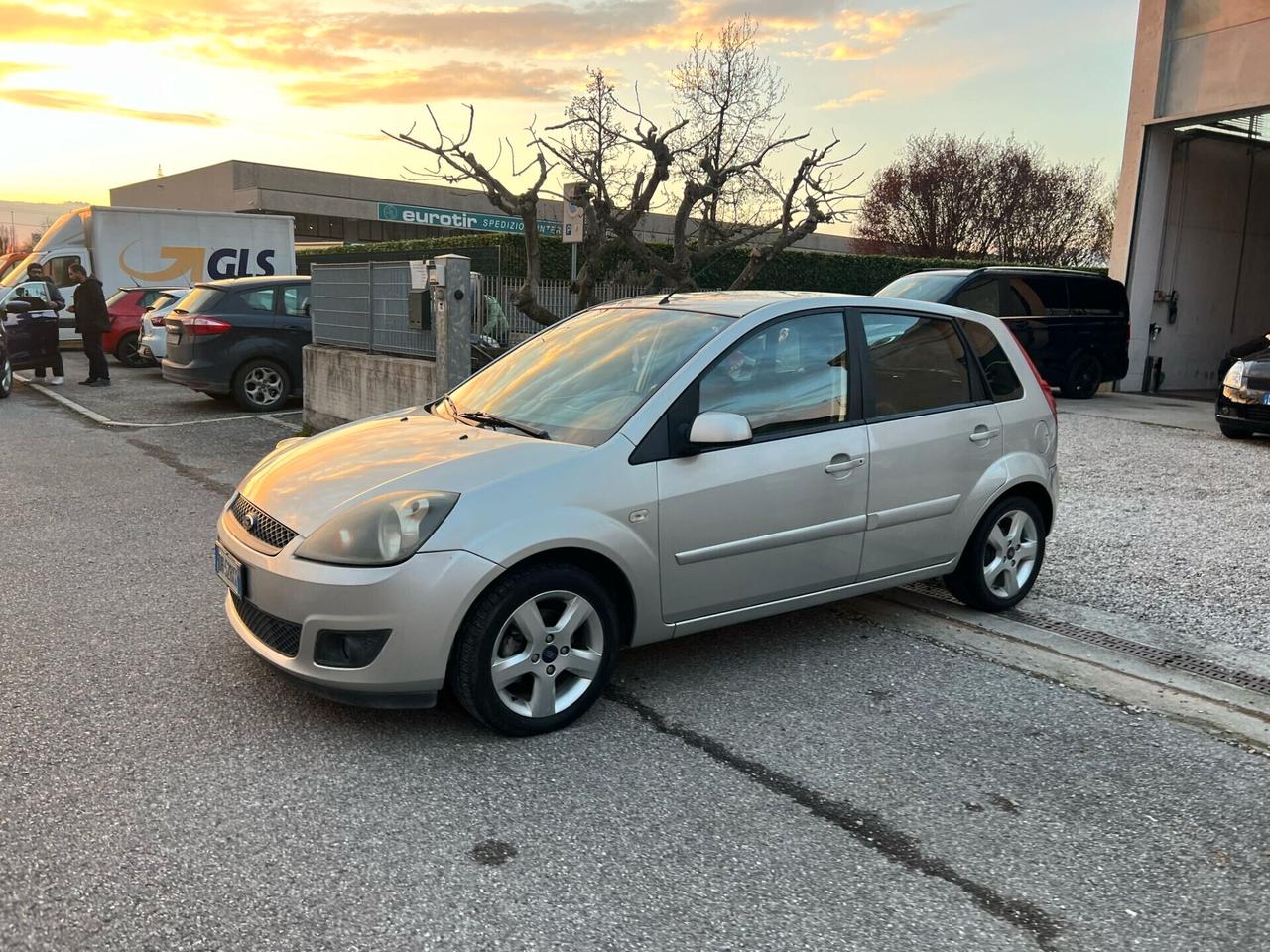 Ford Fiesta 1.4 TDCi 5p. Ghia ok neopatentato
