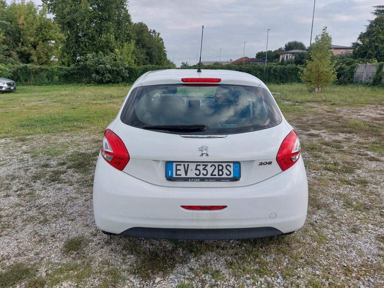 Peugeot 208 1.4 HDi 68 CV 5 porte Allure