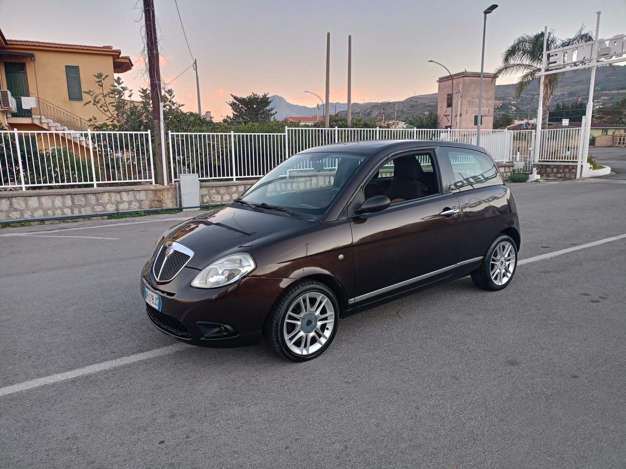 Lancia Ypsilon 1.2 Oro Plus