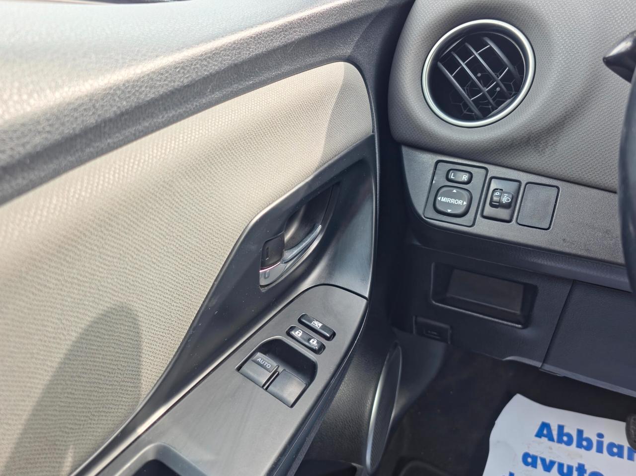 Toyota Yaris 1.5 Hybrid 5 porte Active 2015-E6B Automatico NEO