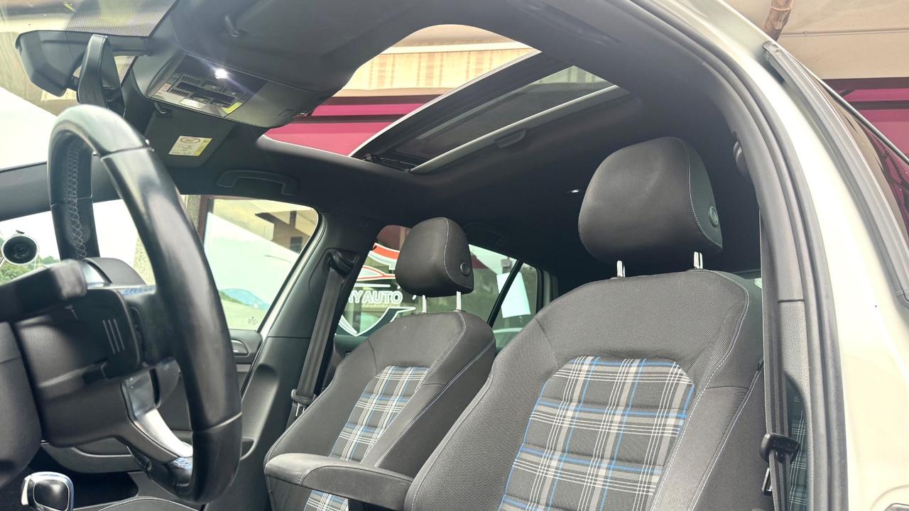 Volkswagen Golf 1.5 TSI eHybrid DSG GTE