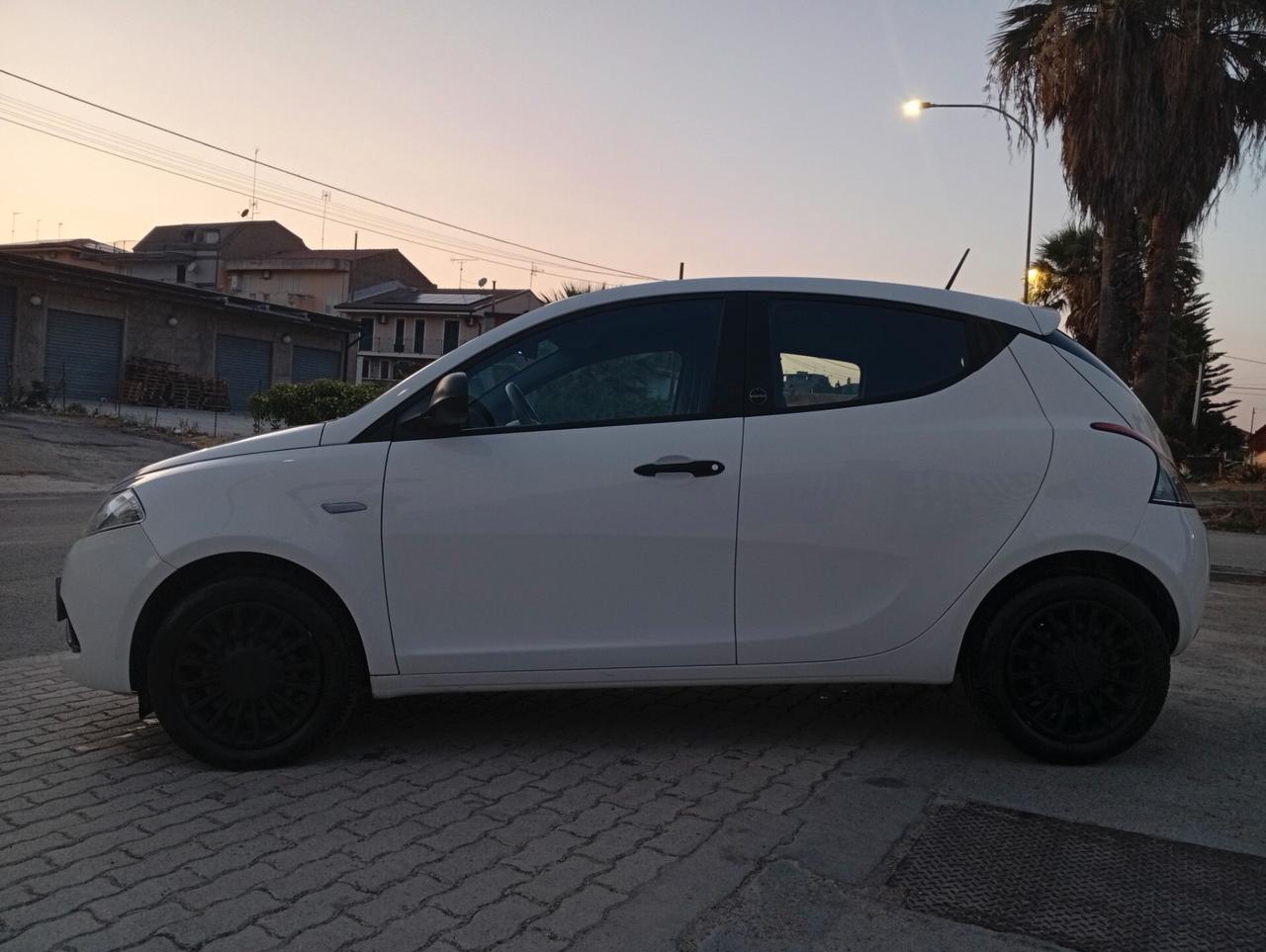 Lancia Ypsilon 1.0 FireFly 12000 km!