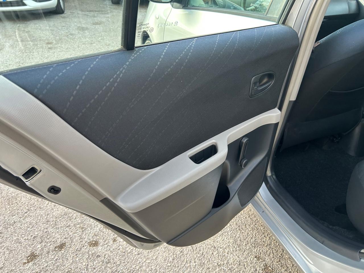 Toyota Yaris 1.3 5 porte cambio Automatico 123000kn