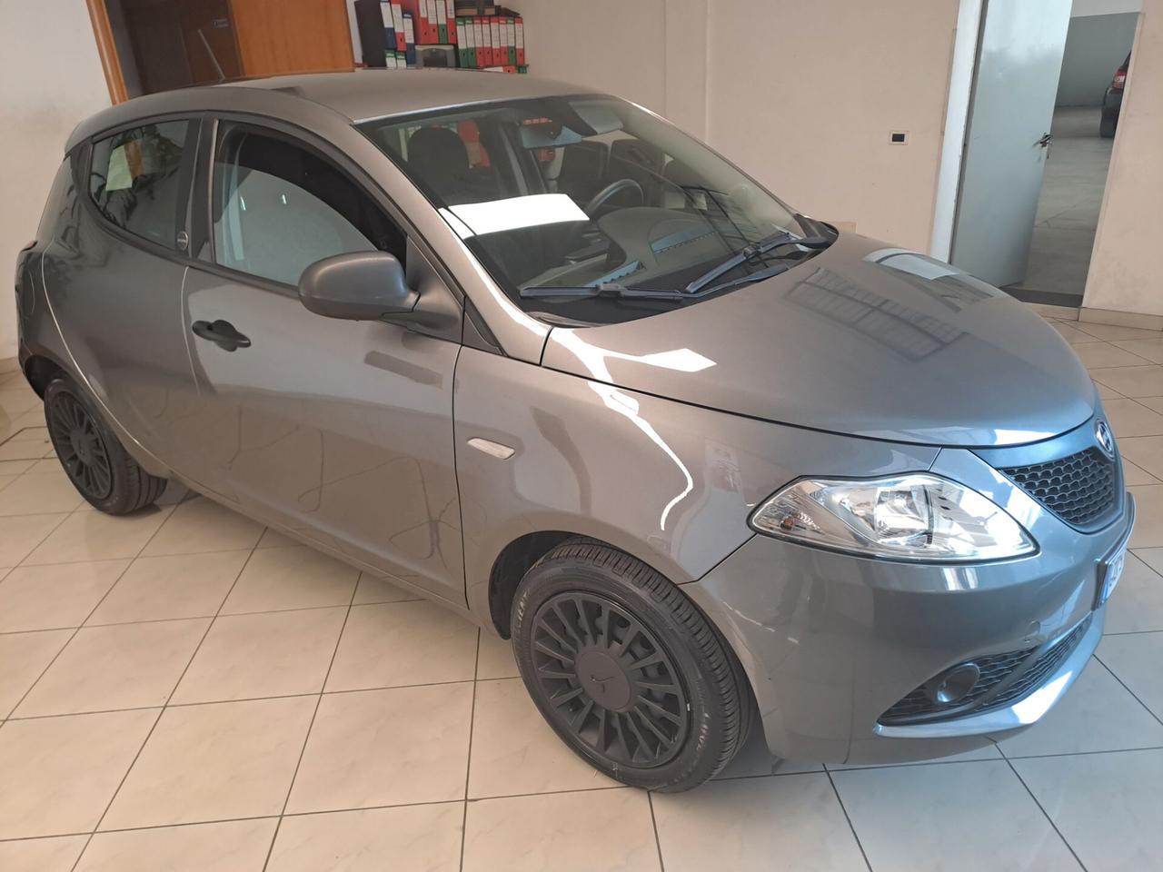 Lancia Ypsilon 1.0 FireFly 5 porte S&S Hybrid Ecochic Silver
