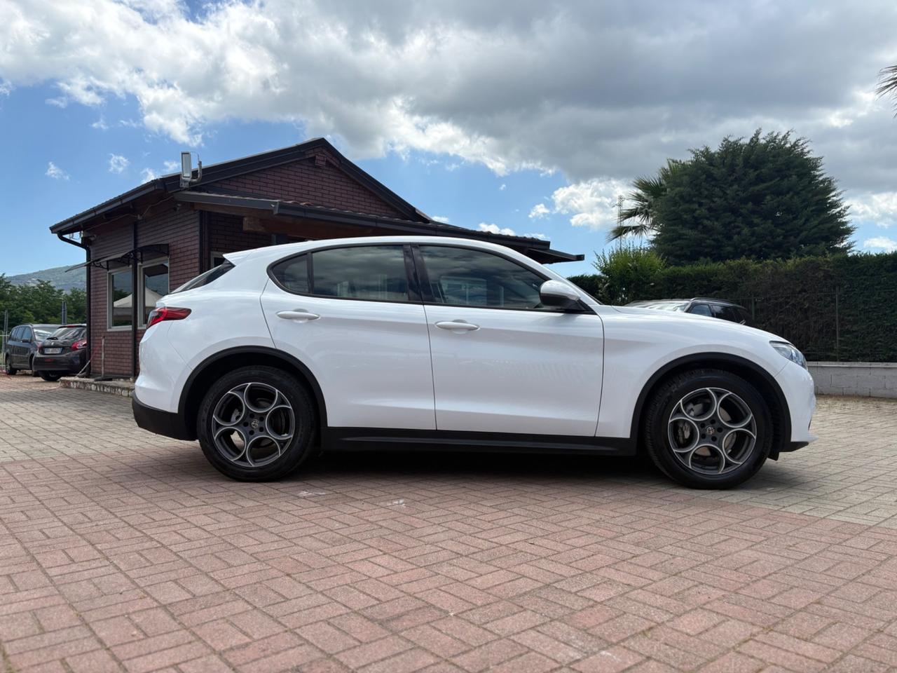 Alfa Romeo Stelvio 2.2 Turbodiesel 180 CV AT8 RWD Business