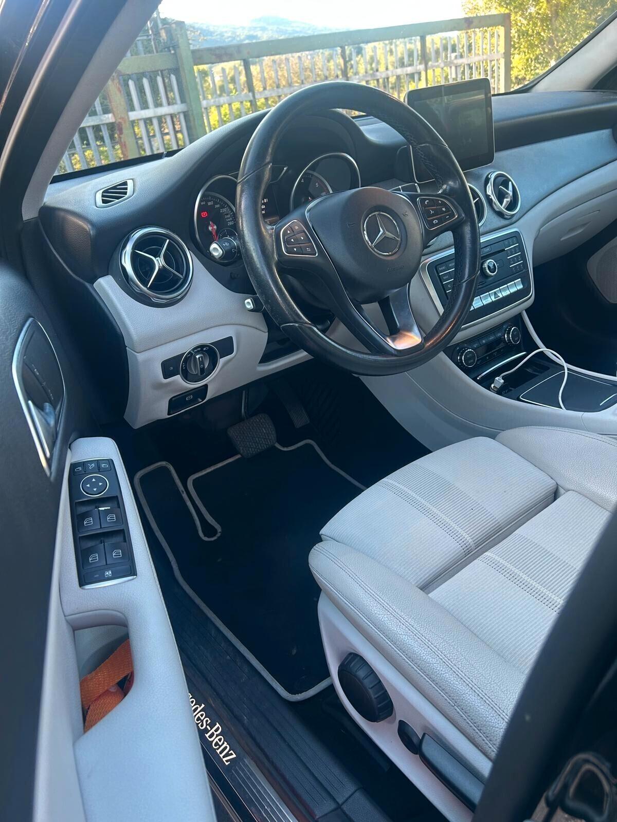 Mercedes-benz GLA 200 180 d Automatic Premium - 2017