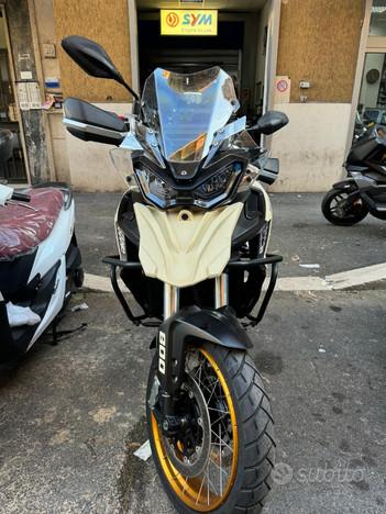 Qj srt 800 sx con tris di borse