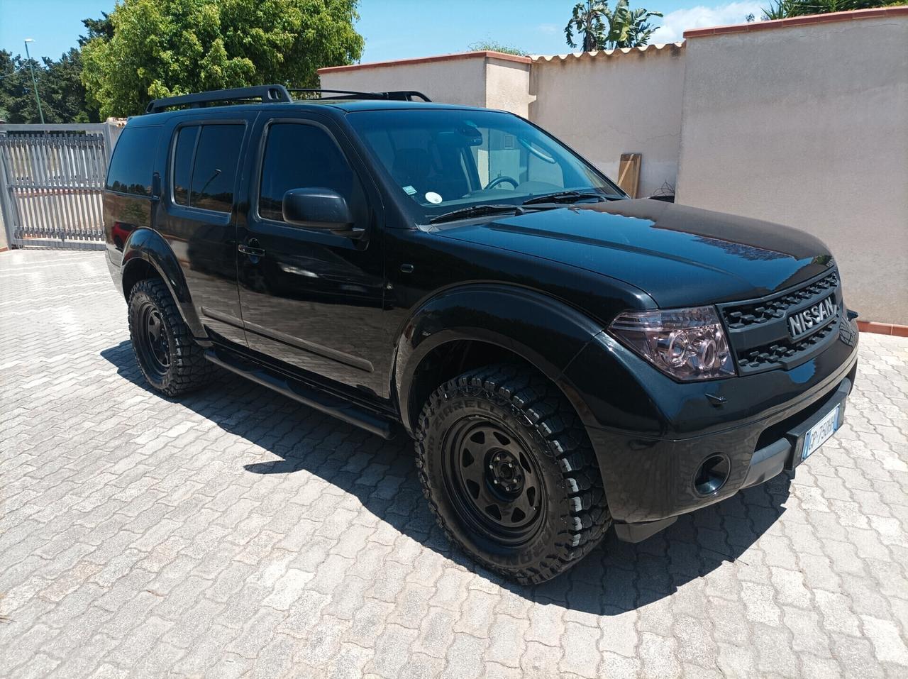 Nissan Pathfinder 2.5 dCi LE