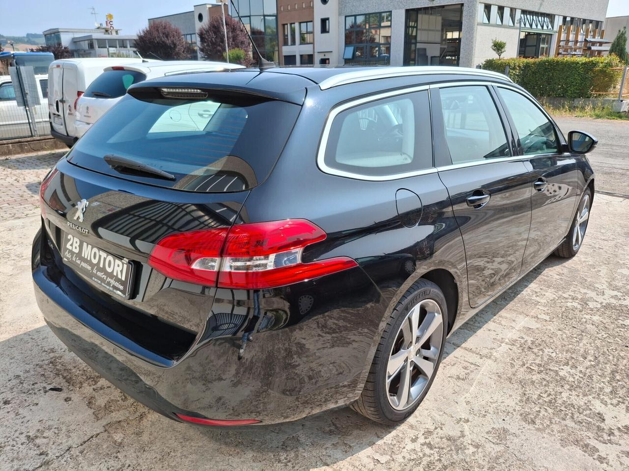 Peugeot 308 BlueHDi 120 S&S EAT6 SW Allure