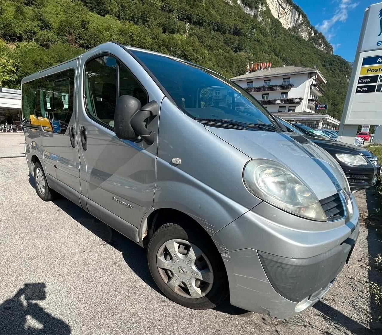 Renault Trafic T27 2.0 dCi/115 PC-TN Passenger Black Edition