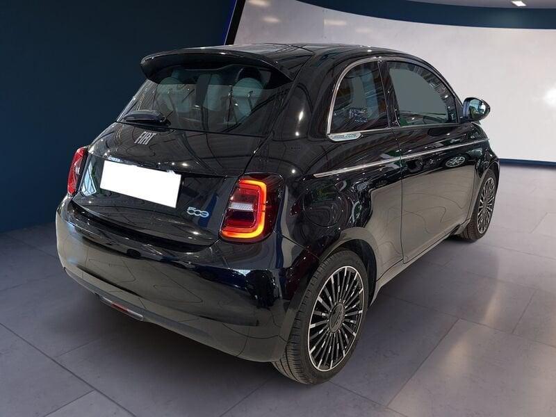 FIAT 500 elettrica Nuova Hatchback My23 La Nuova - La Prima By Bocelli Berlina