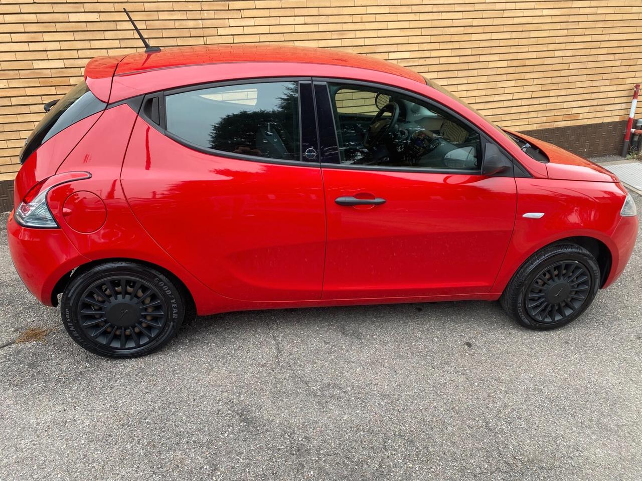 Lancia Ypsilon 1.2 69 CV 5 porte S&S Gold hybrid ecochic