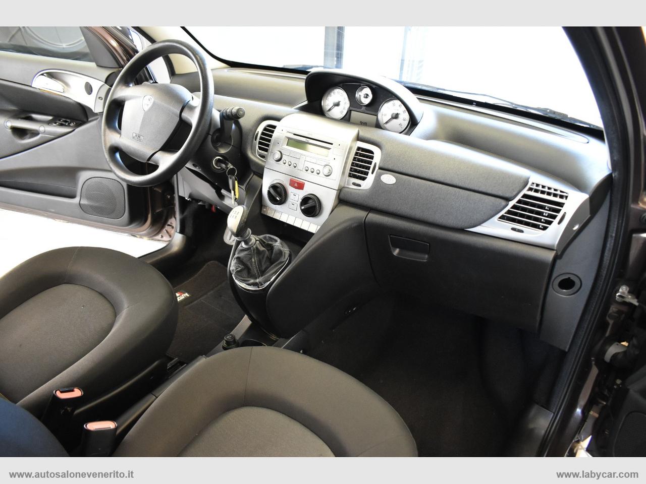 LANCIA Ypsilon 1.2 69 CV Unyca