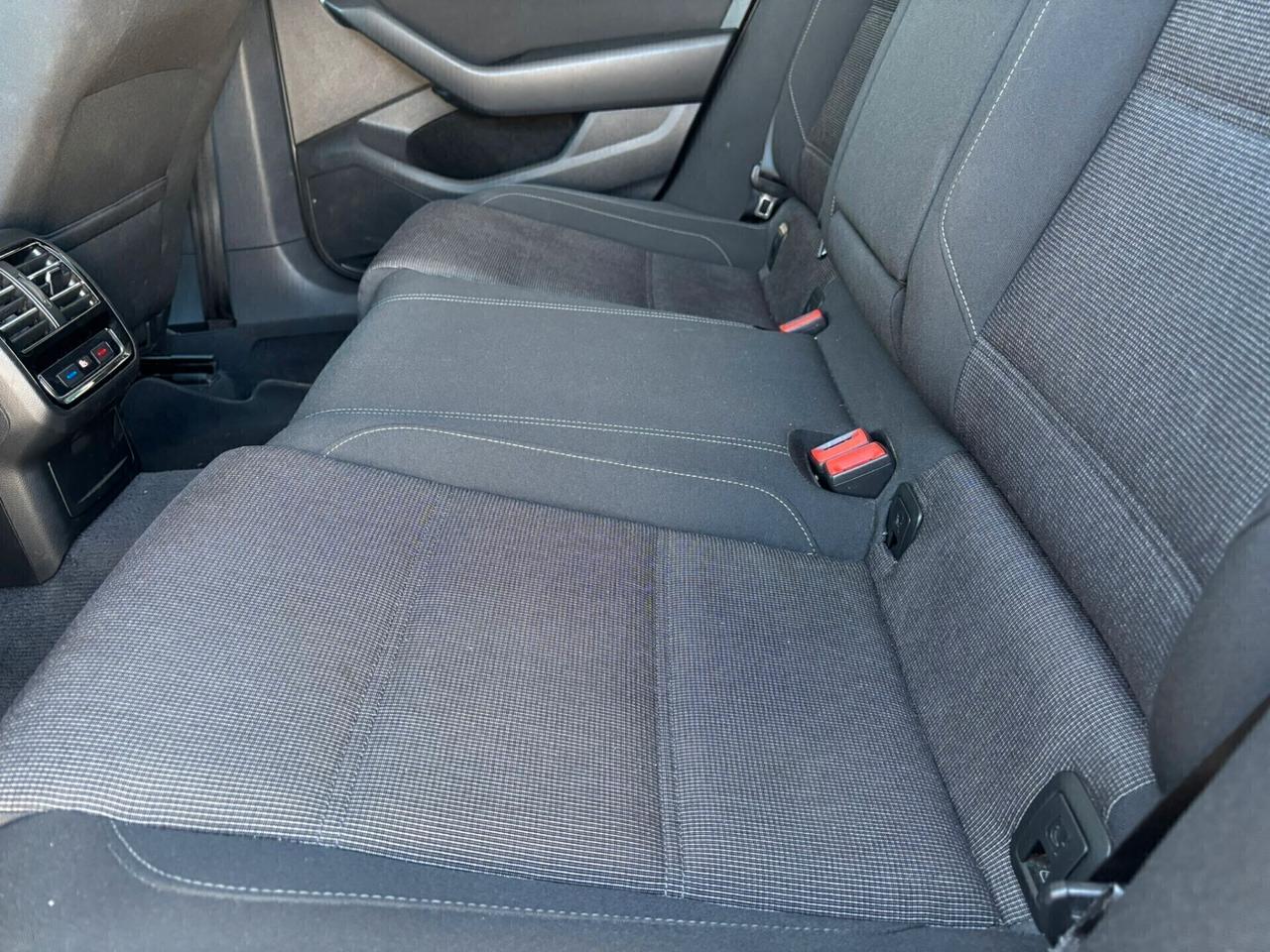 Volkswagen Passat Variant BUSINESS 2.0 TDI DSG BMT