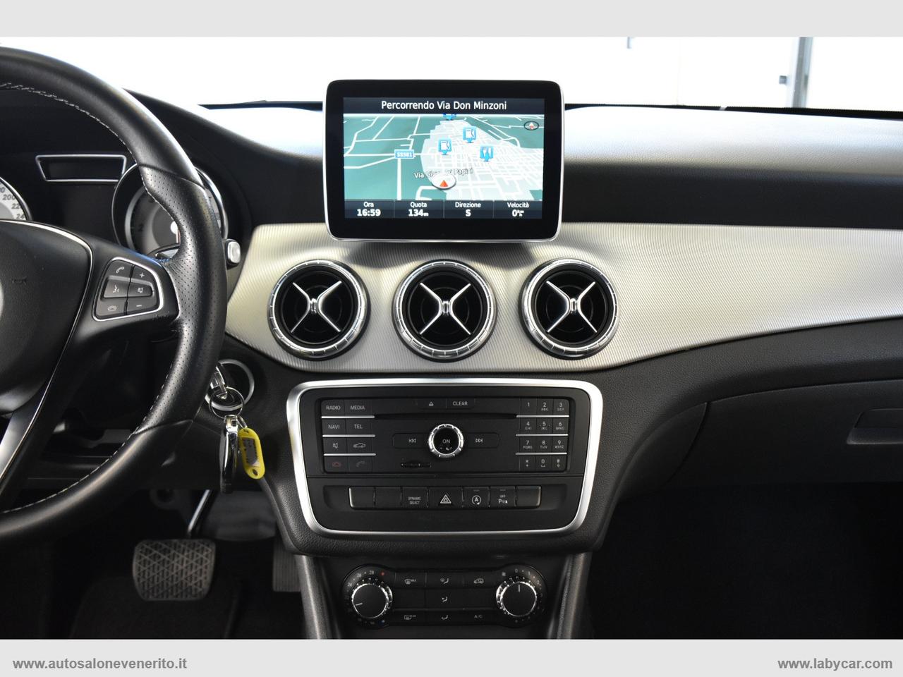 MERCEDES-BENZ CLA 200 d Automatic Premium Dark Night