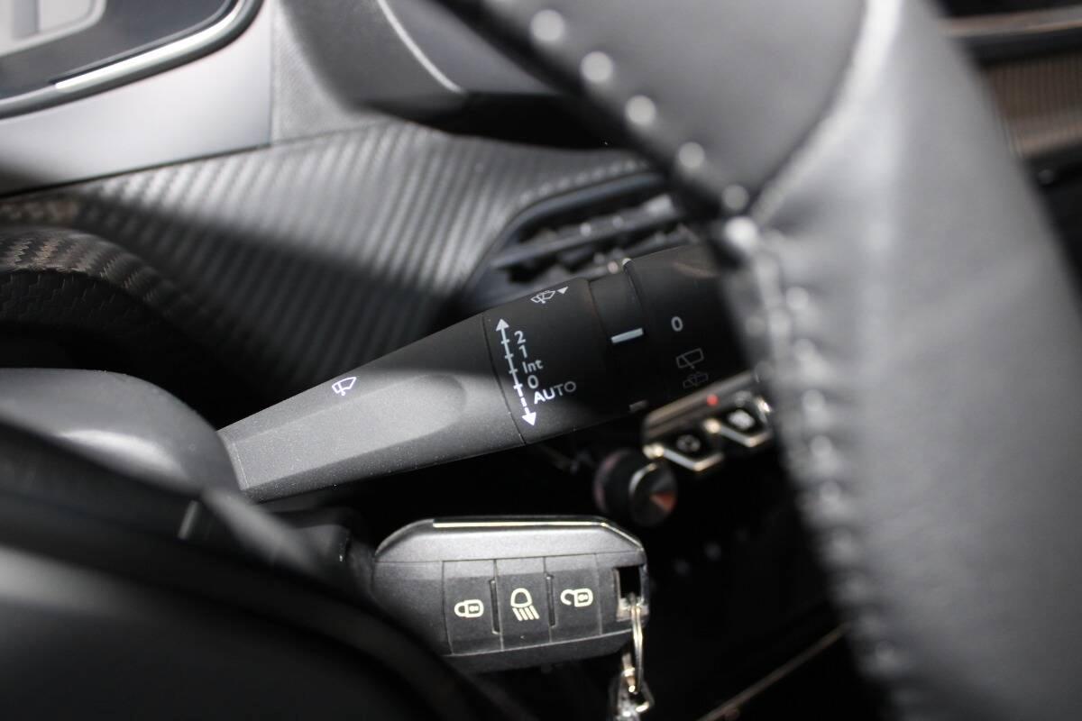 Peugeot 208 1.2 puretech Allure s&s 100cv Con NAVIGATORE