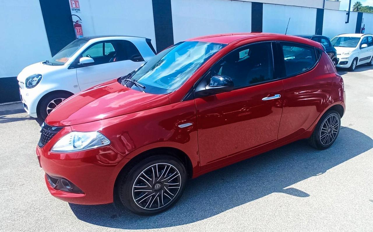 Lancia Ypsilon 1.0 Hybrid